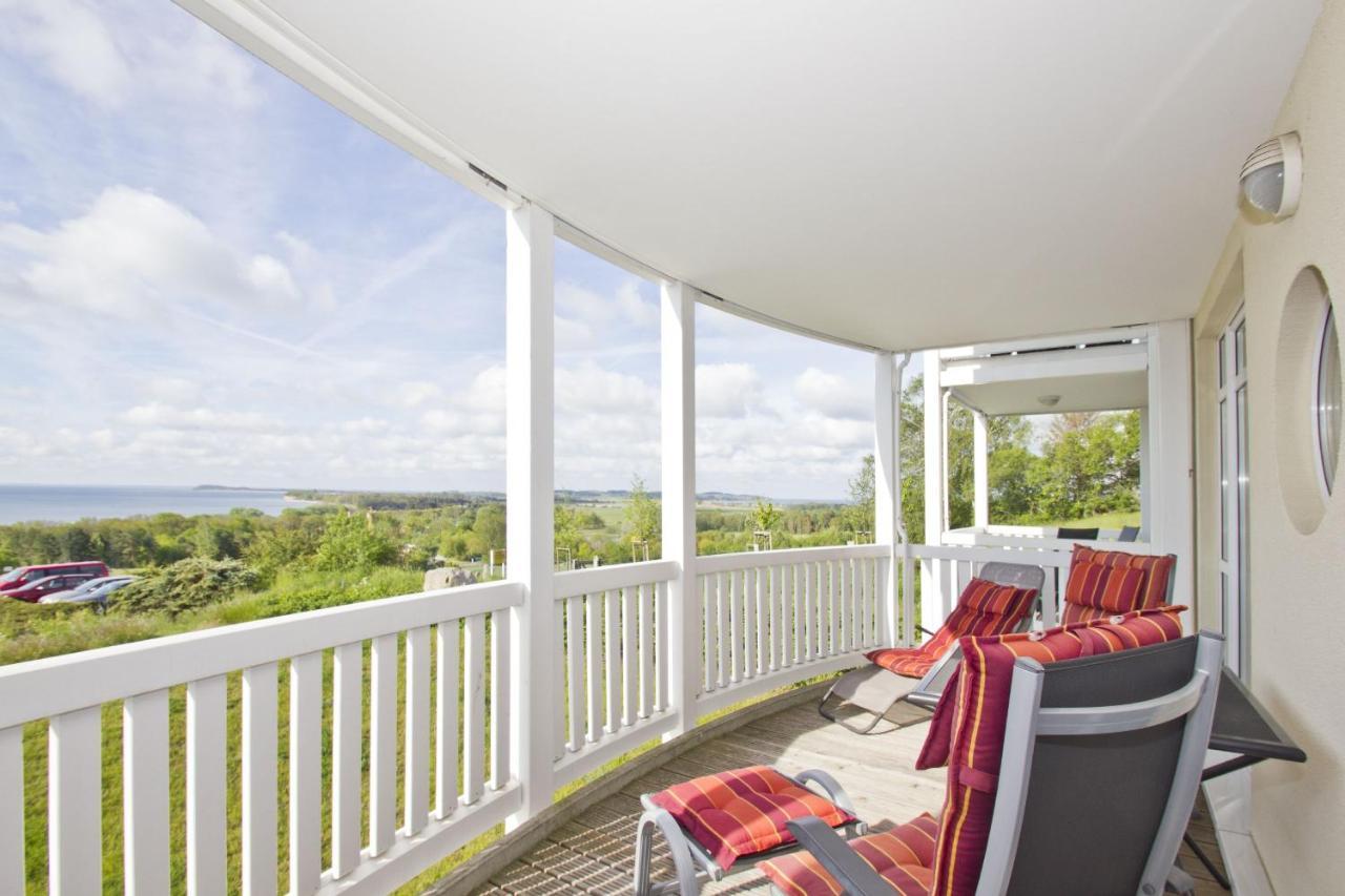 Meeresblick Fewo 14: Seaside Retreat with Balcony and Spa Access Goehren  Exterior photo