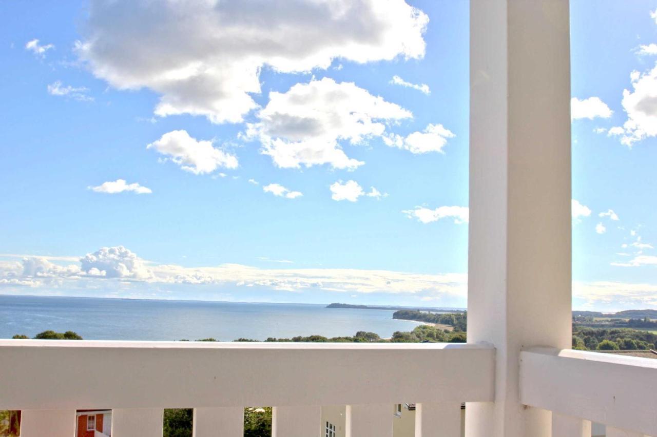 Meeresblick Fewo 14: Seaside Retreat with Balcony and Spa Access Goehren  Exterior photo